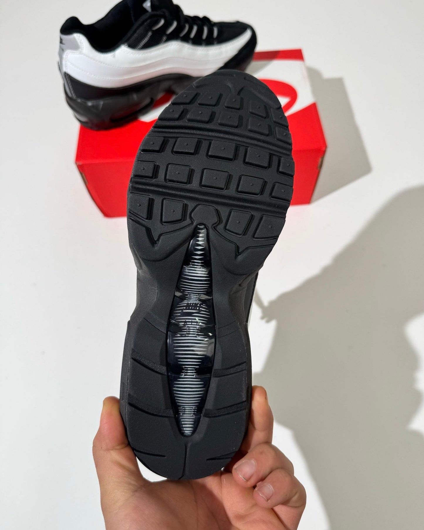 NIKE AIR MAX 95🖤🤍