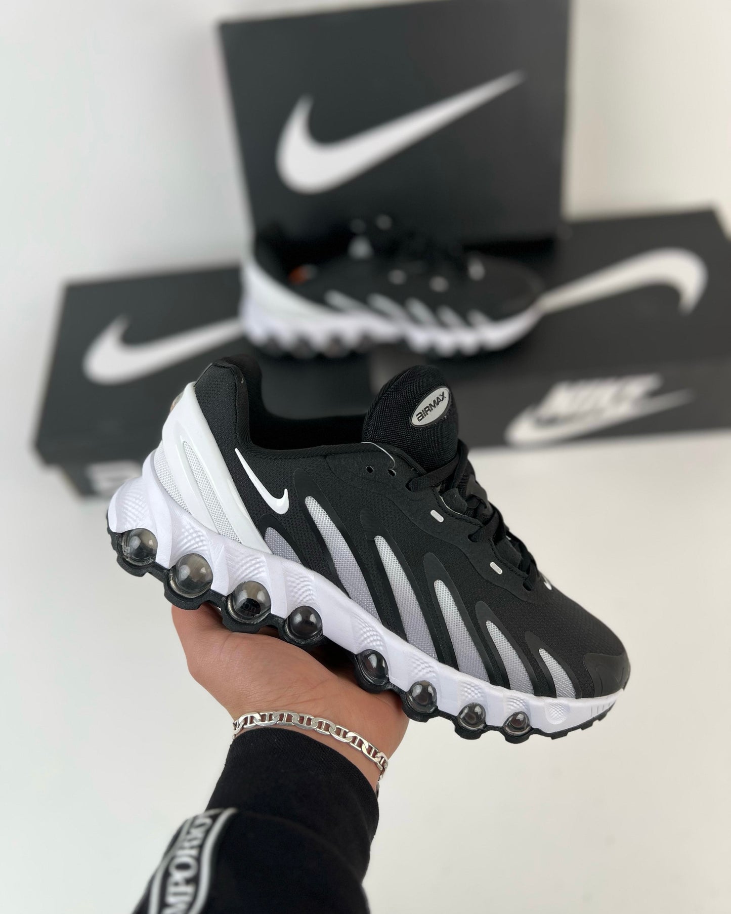 NIKE AIR MAX DN8