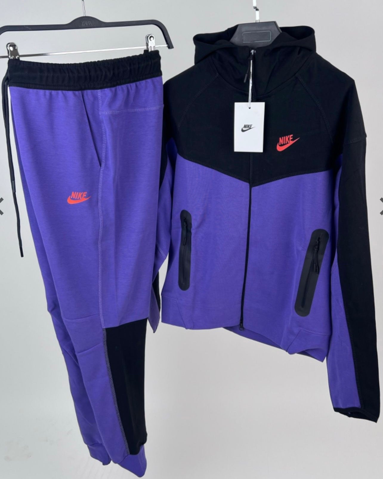 NIKE TECH