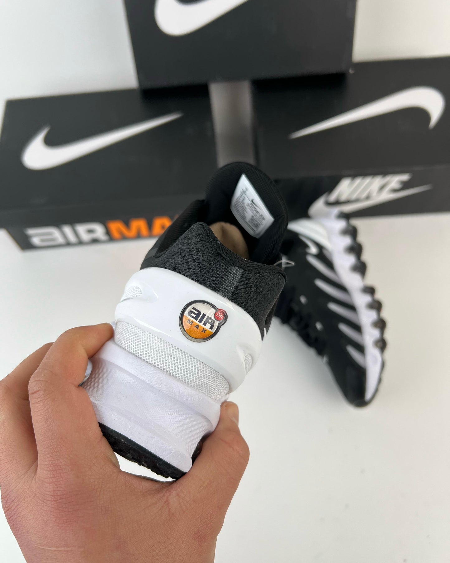 NIKE AIR MAX DN8
