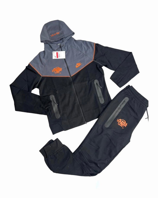 NIKE TECH SYNA WORLD