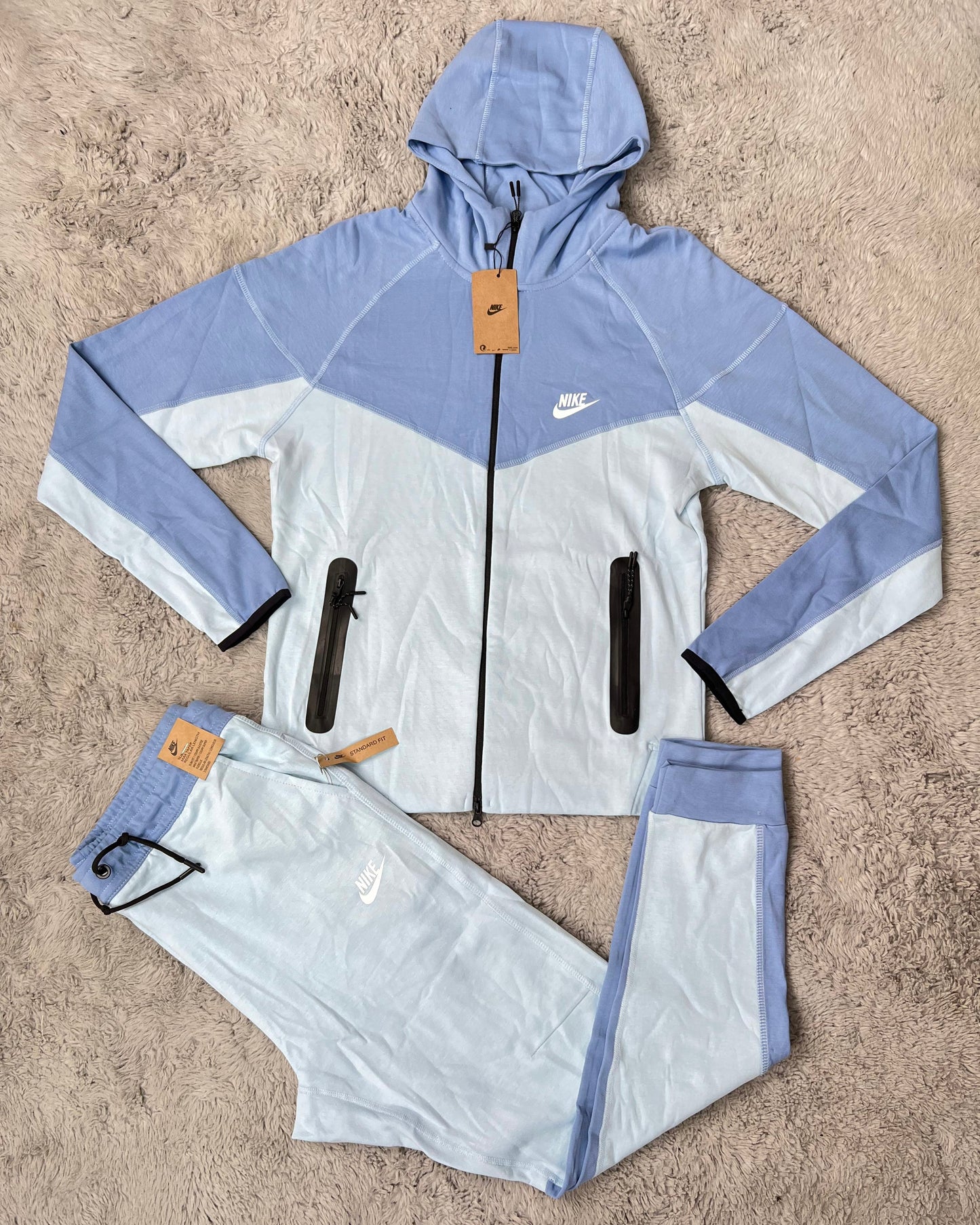 NIKE TECH