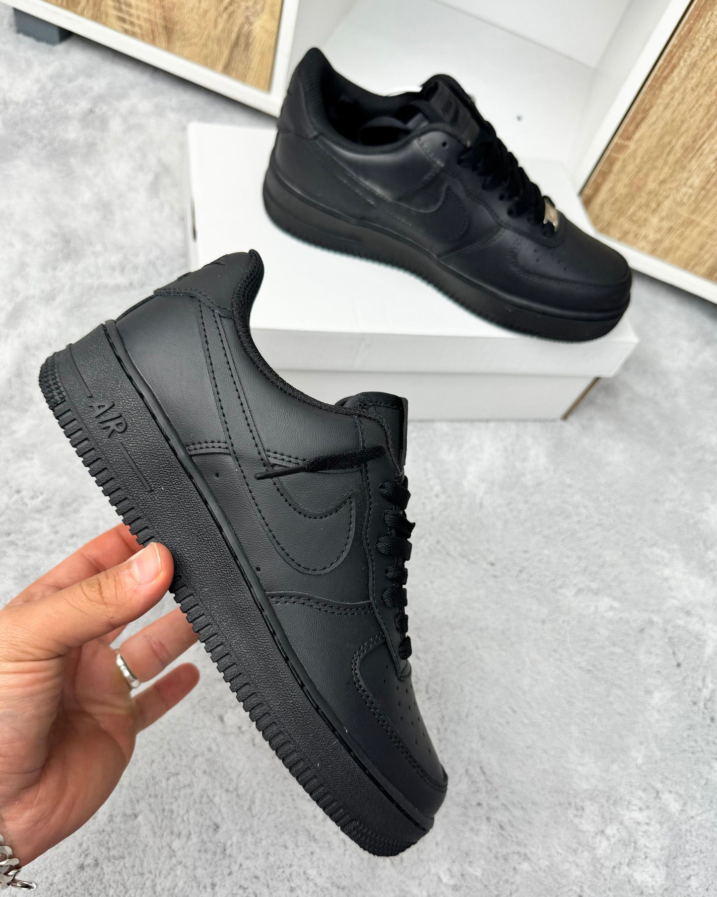 NIKE AIR FORCE 1