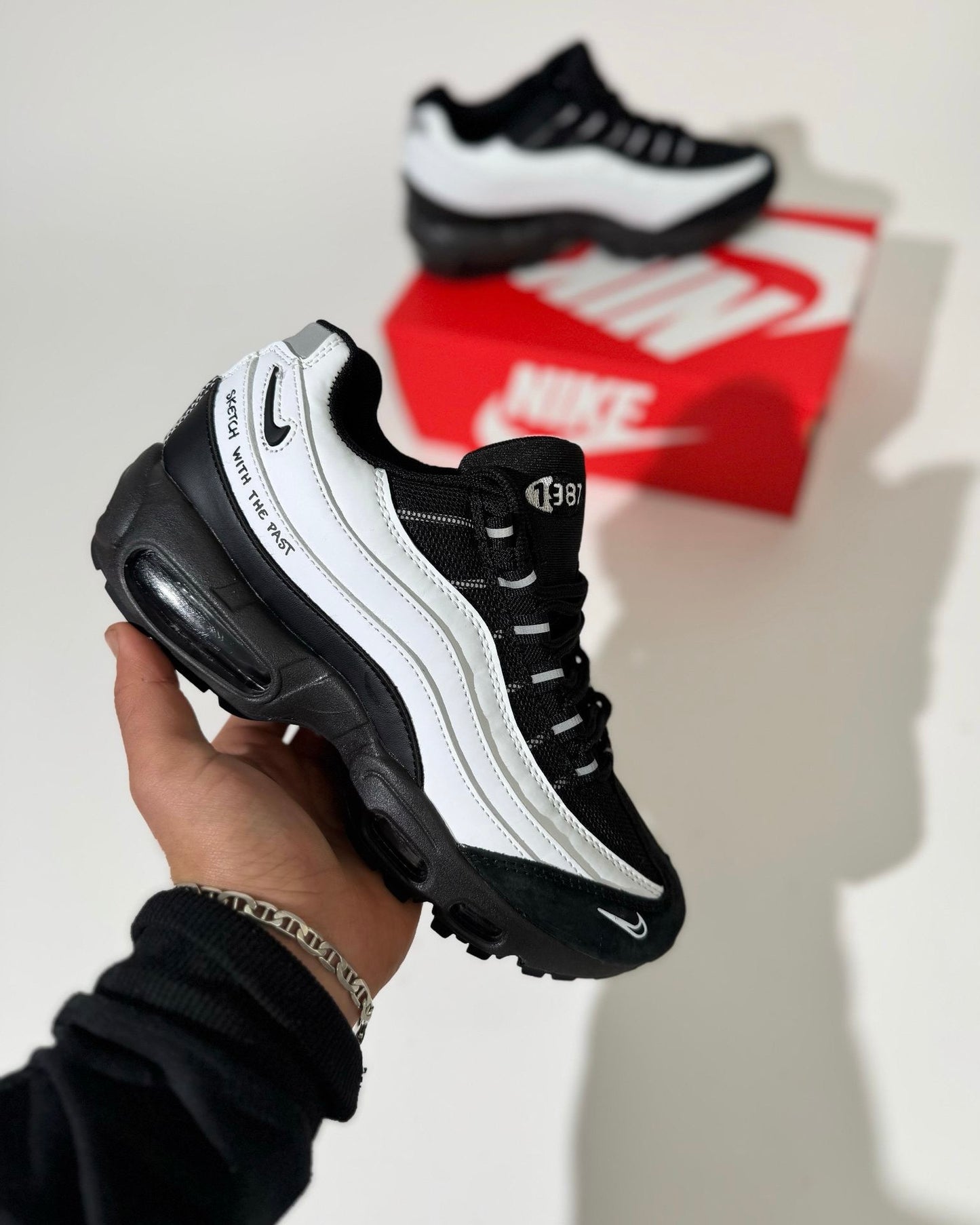 NIKE AIR MAX 95🖤🤍