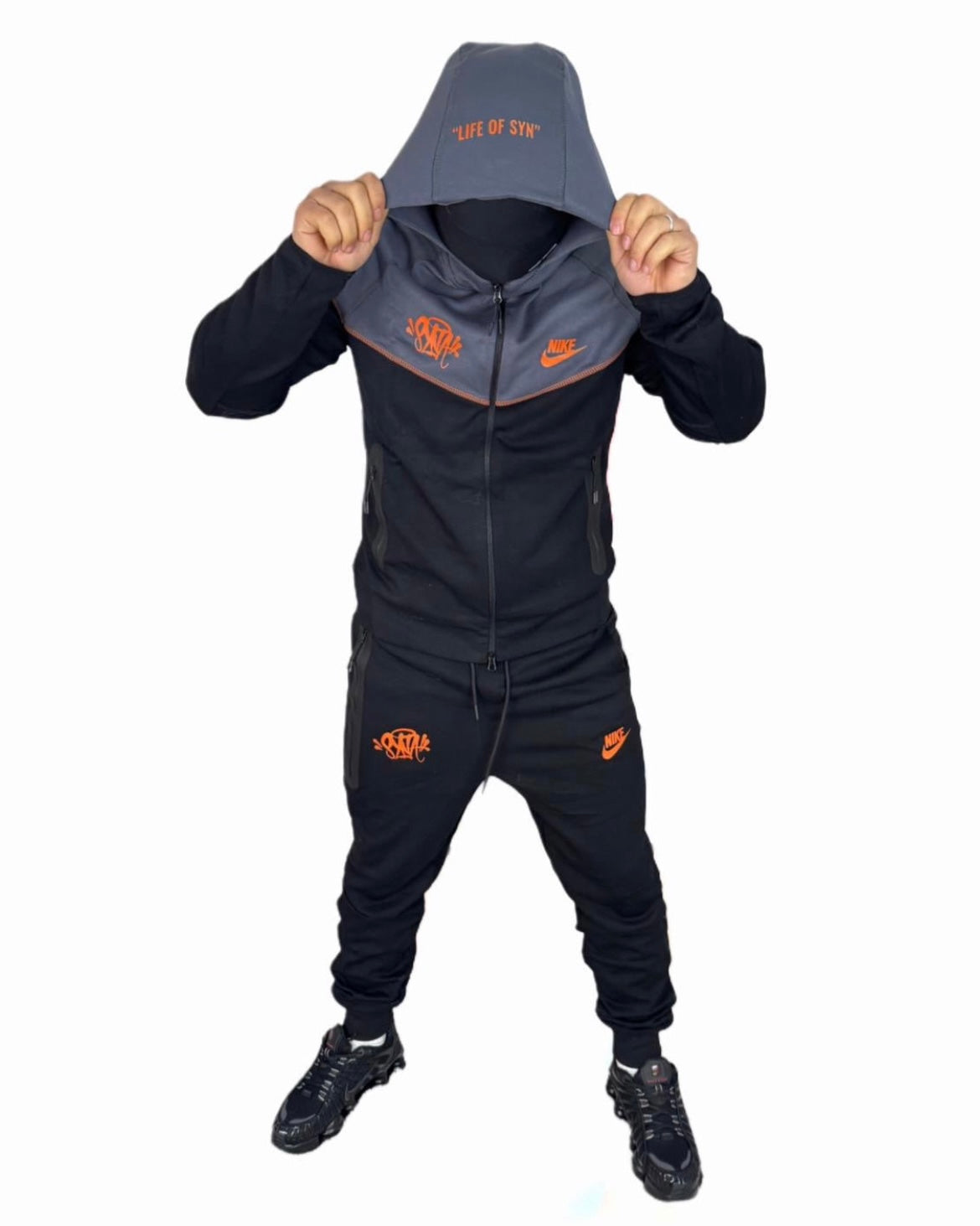 NIKE TECH SYNA WORLD
