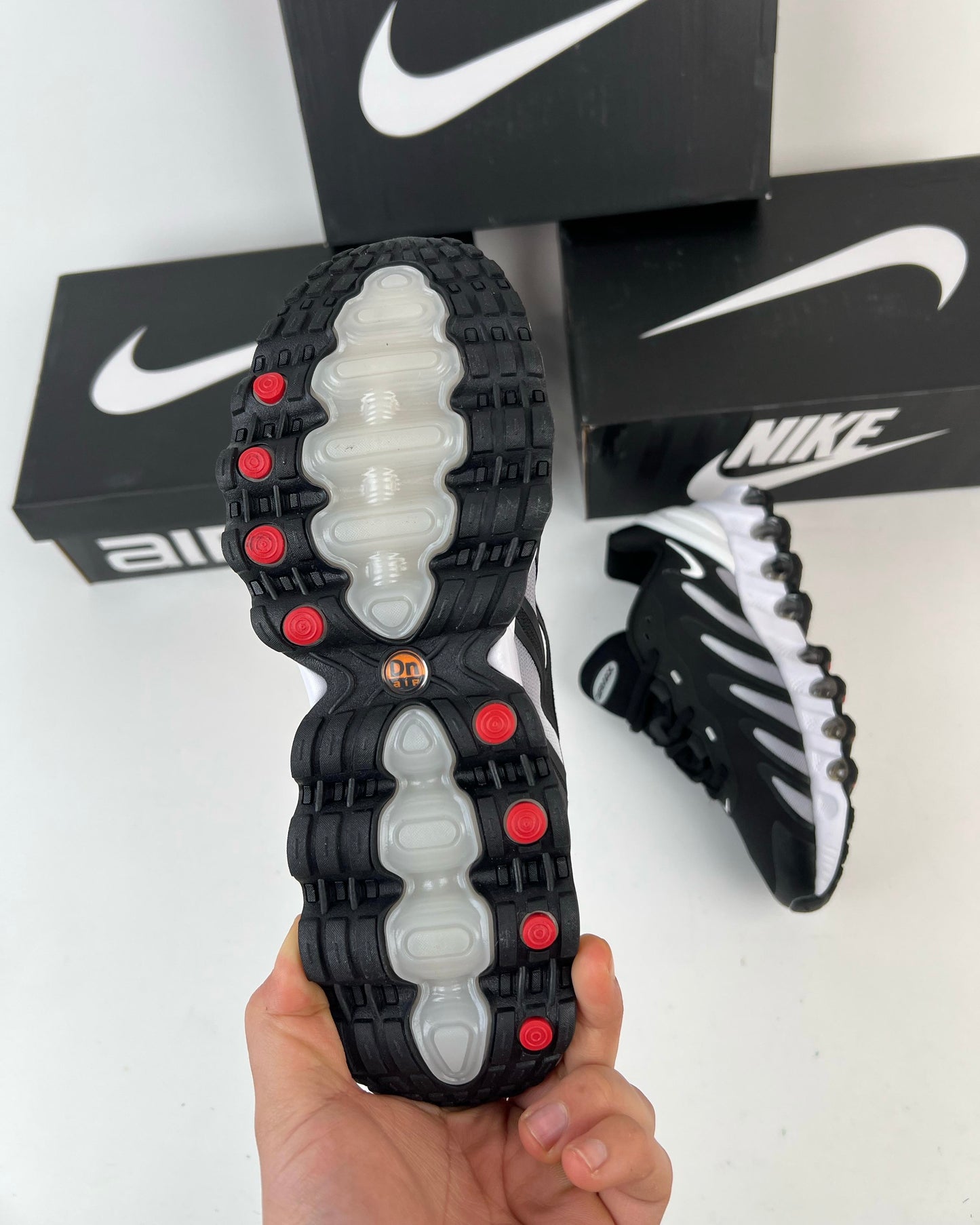 NIKE AIR MAX DN8