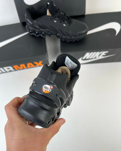 NIKE AIR MAX DN8