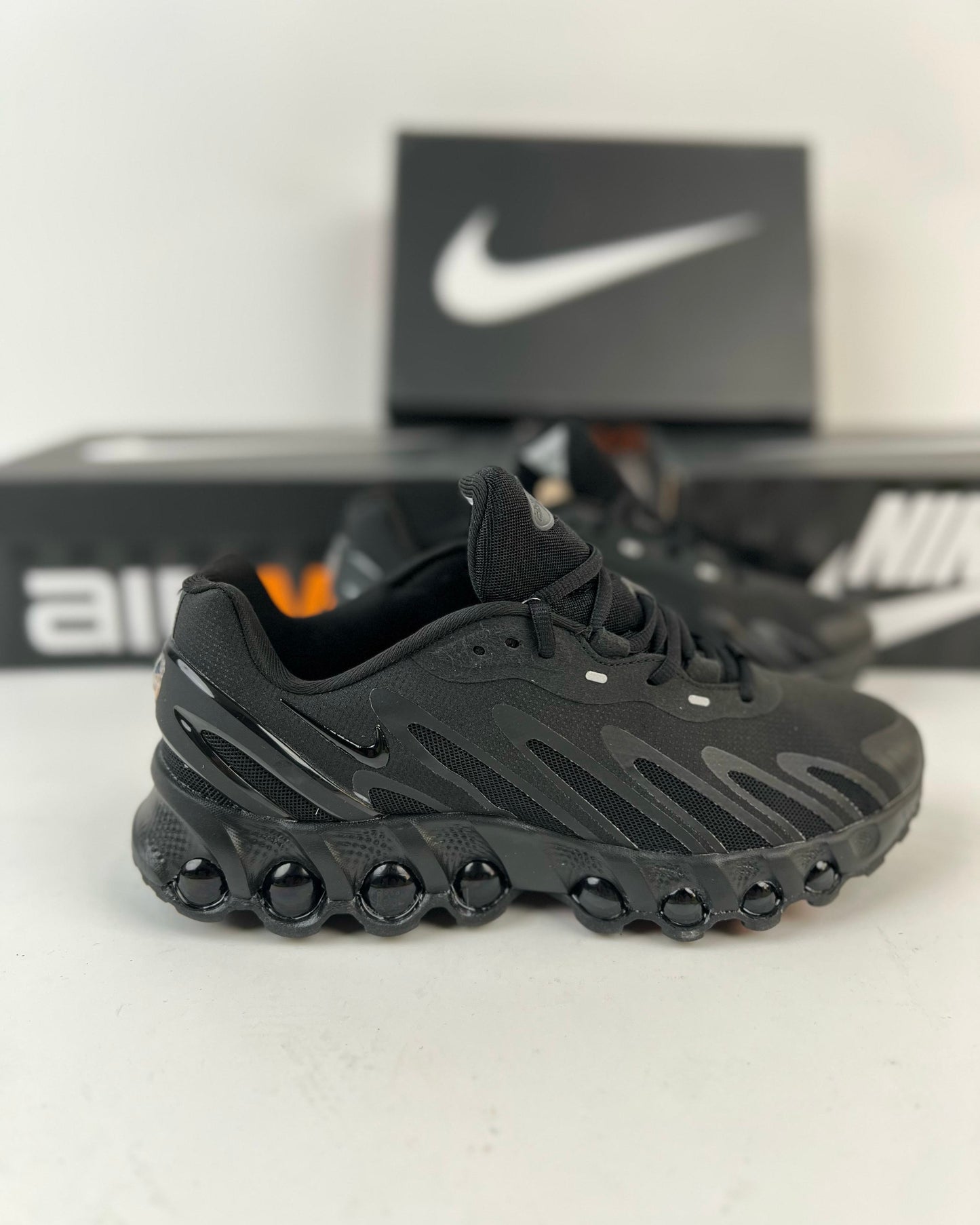 NIKE AIR MAX DN8
