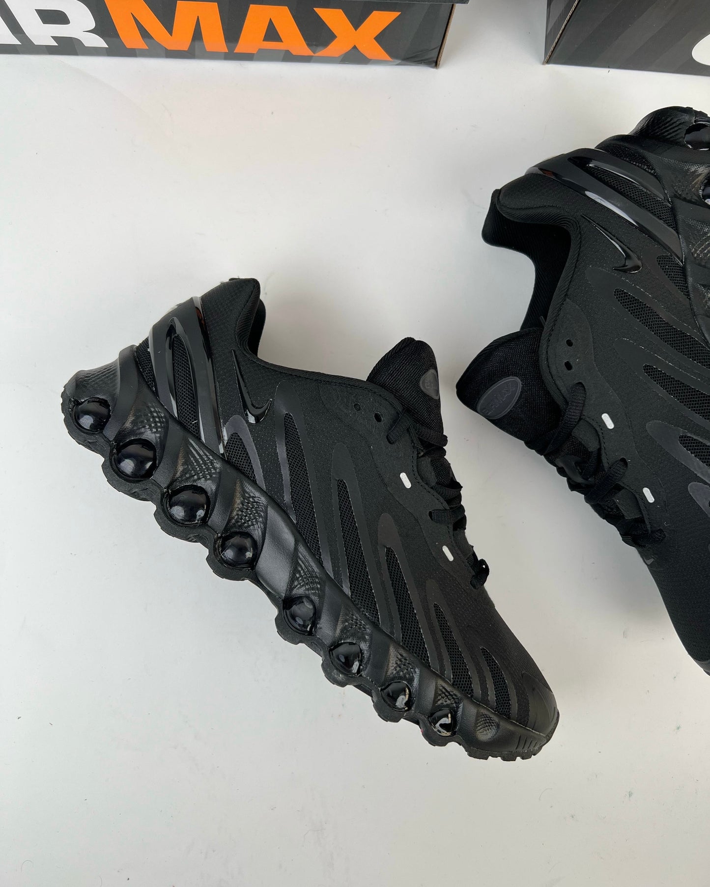 NIKE AIR MAX DN8