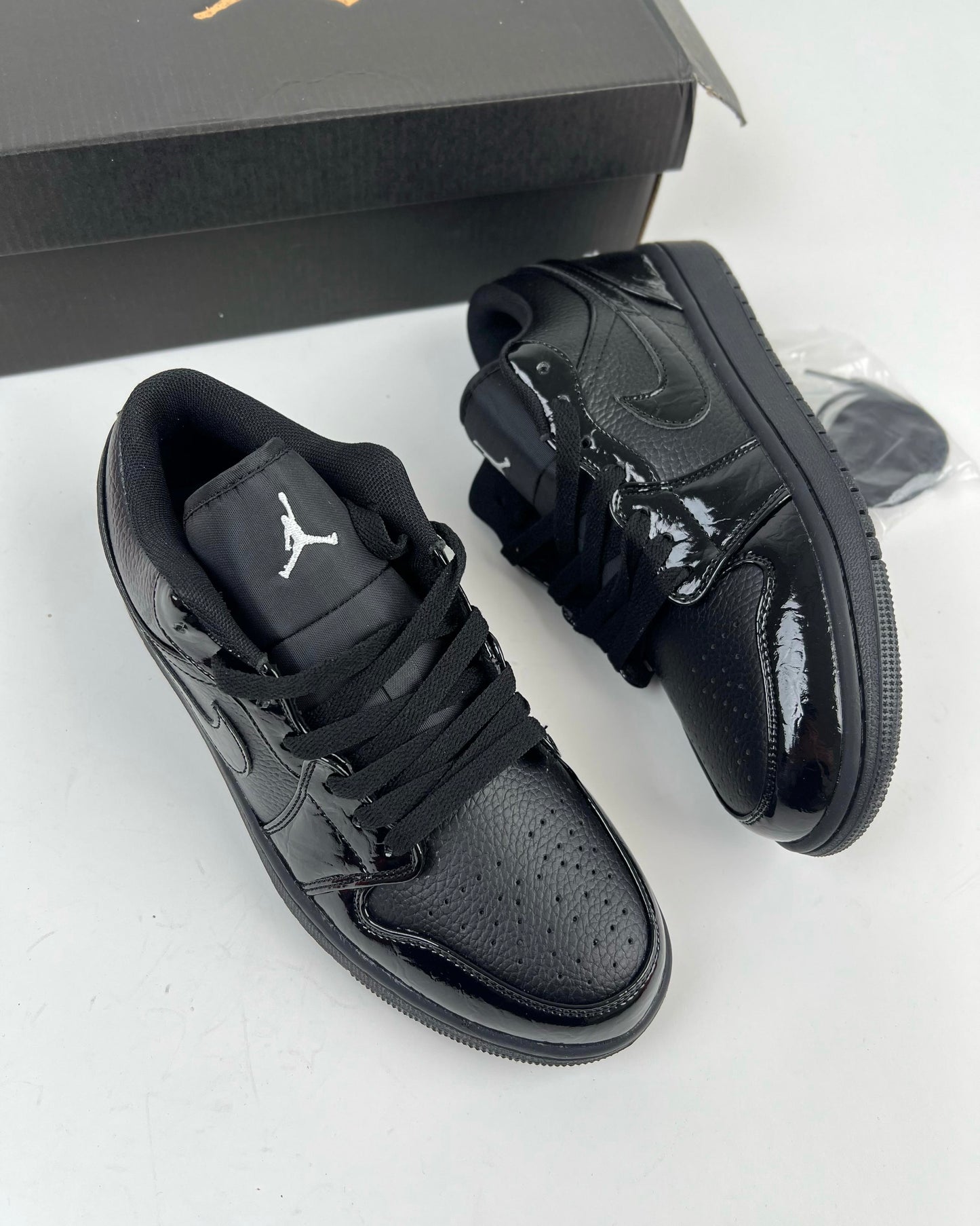 NIKE Air Jordan 1 Low