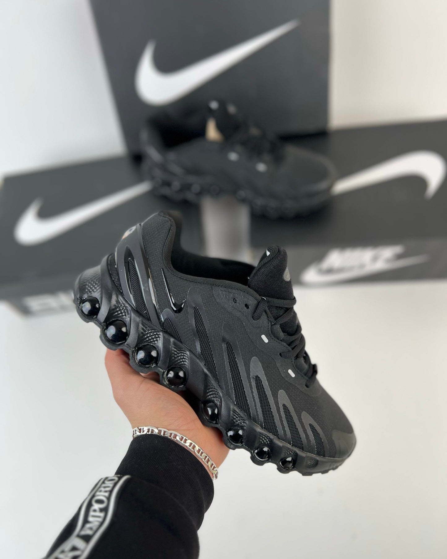 NIKE AIR MAX DN8