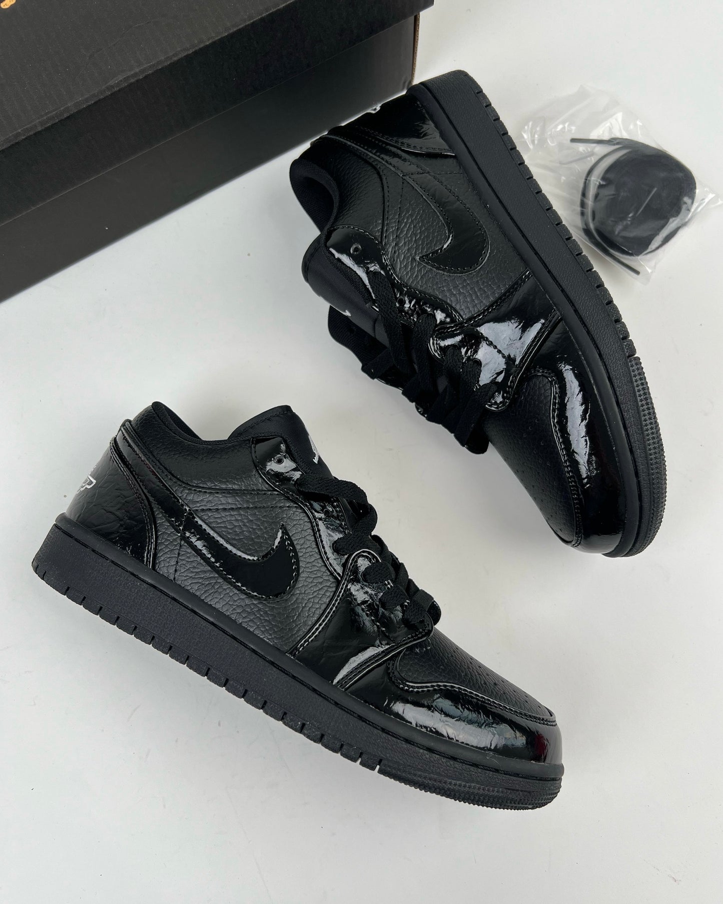 NIKE Air Jordan 1 Low