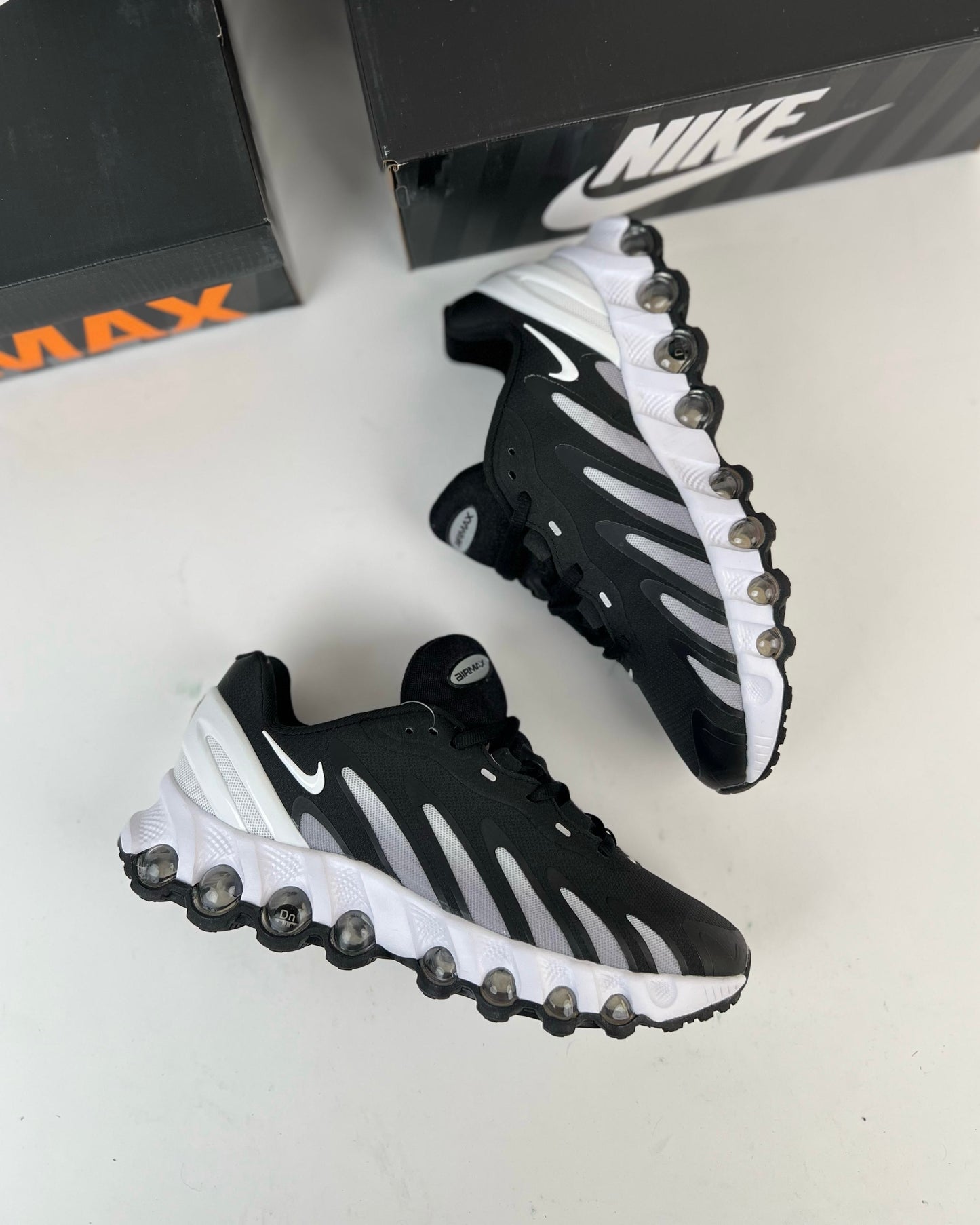 NIKE AIR MAX DN8