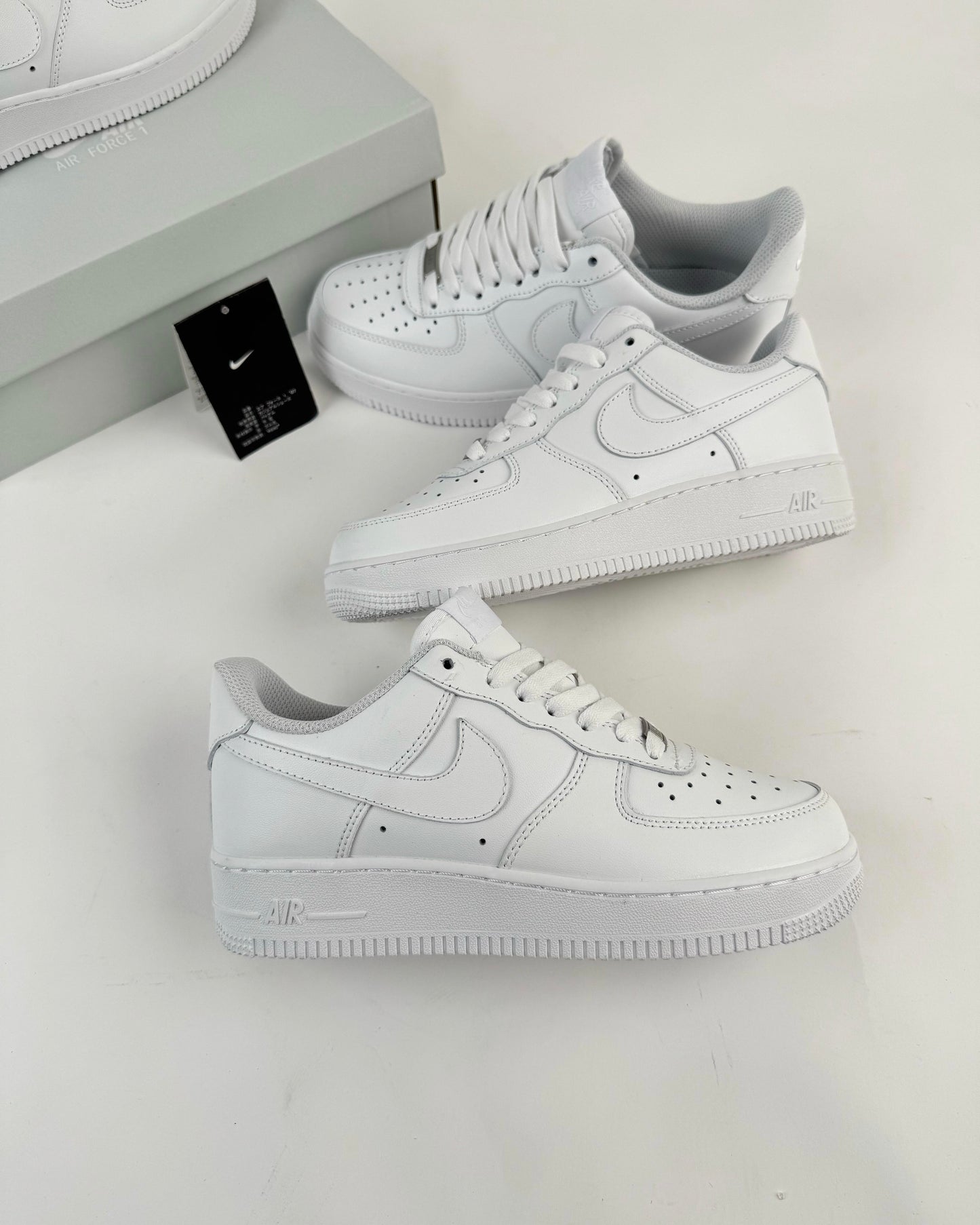 NIKE AIR FORCE 1