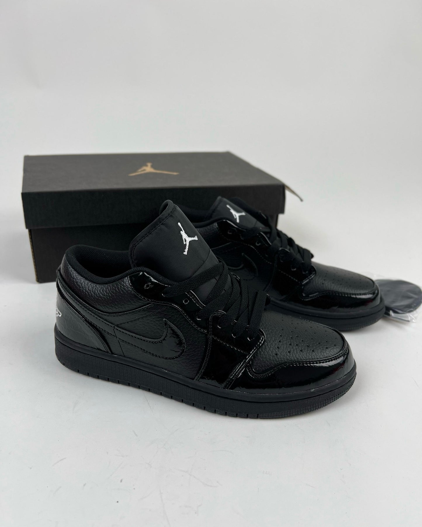 NIKE Air Jordan 1 Low