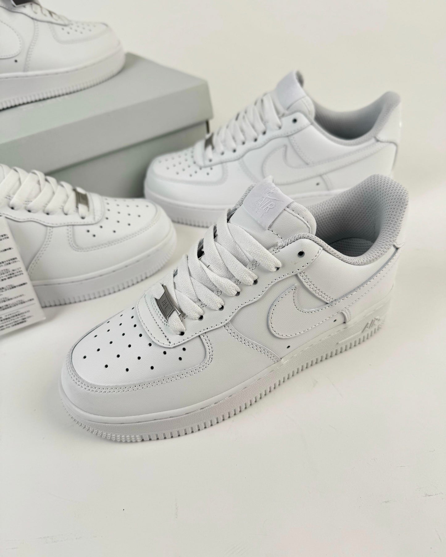 NIKE AIR FORCE 1