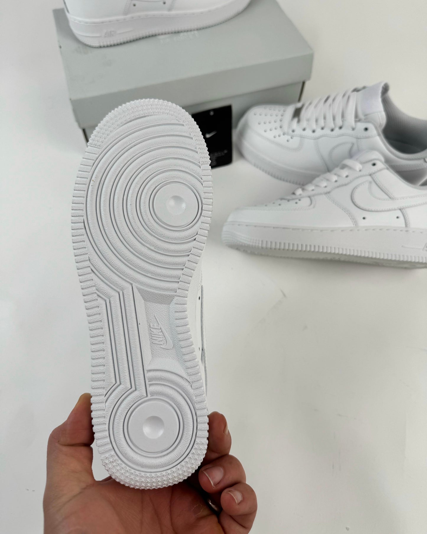 NIKE AIR FORCE 1