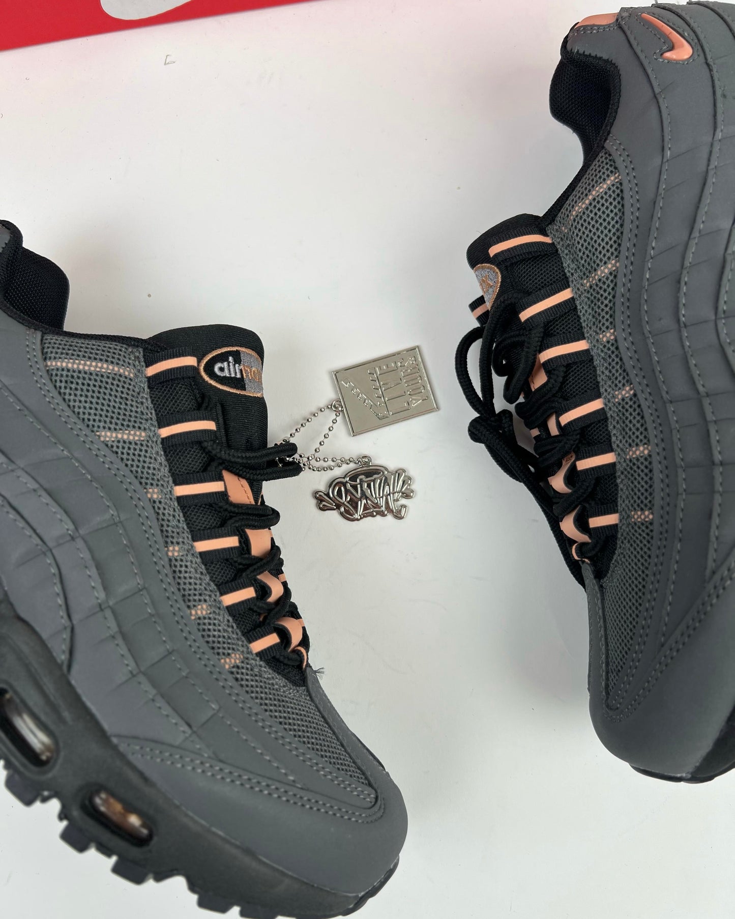 AIR MAX 95 X SYNA WORLD